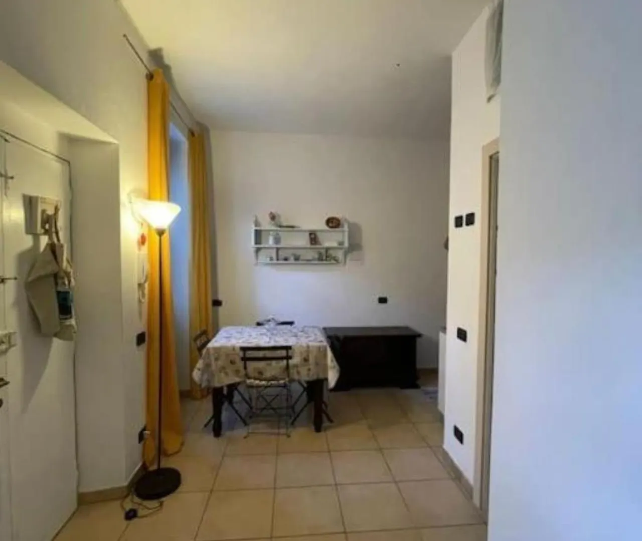 Como Lake Apartment