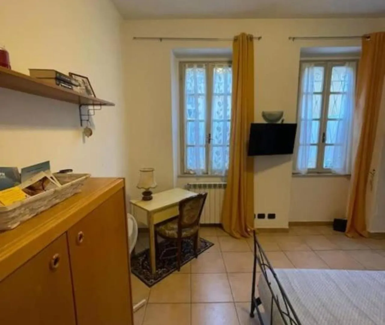 Como Lake Apartment
