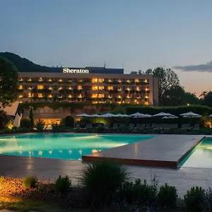 4* מלון Sheraton Lake